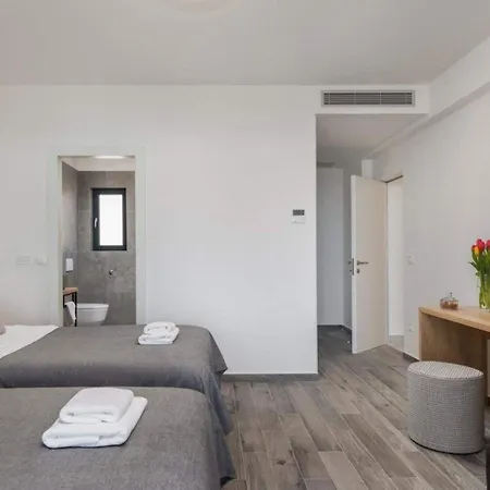 Ferienhaus Fur 10 Personen In Priosten, Dalmatien Norddalmatien - B61768 * Primošten