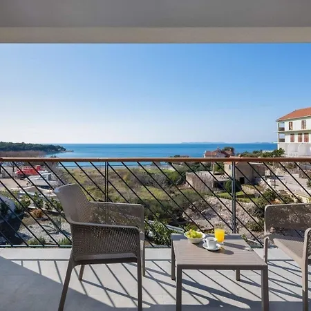 Ferienhaus Fur 10 Personen In Priosten, Dalmatien Norddalmatien - B61768 * Primošten